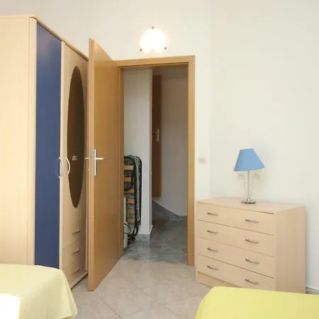 Preko 8232a Apartment *