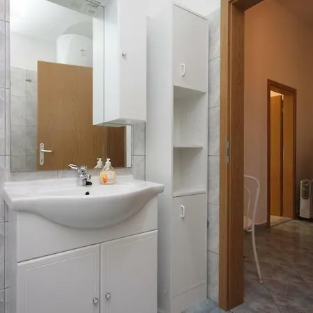 Preko 8232a Apartment Sestrunj