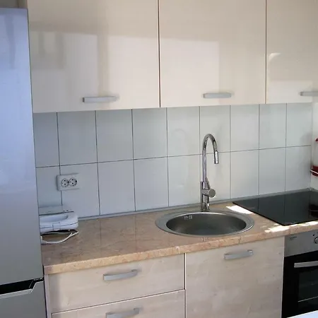 Preko 8232a Apartment
