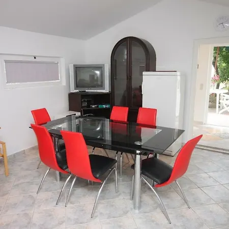 Preko 8232a Apartment