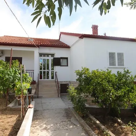 Preko 8232a Apartment *